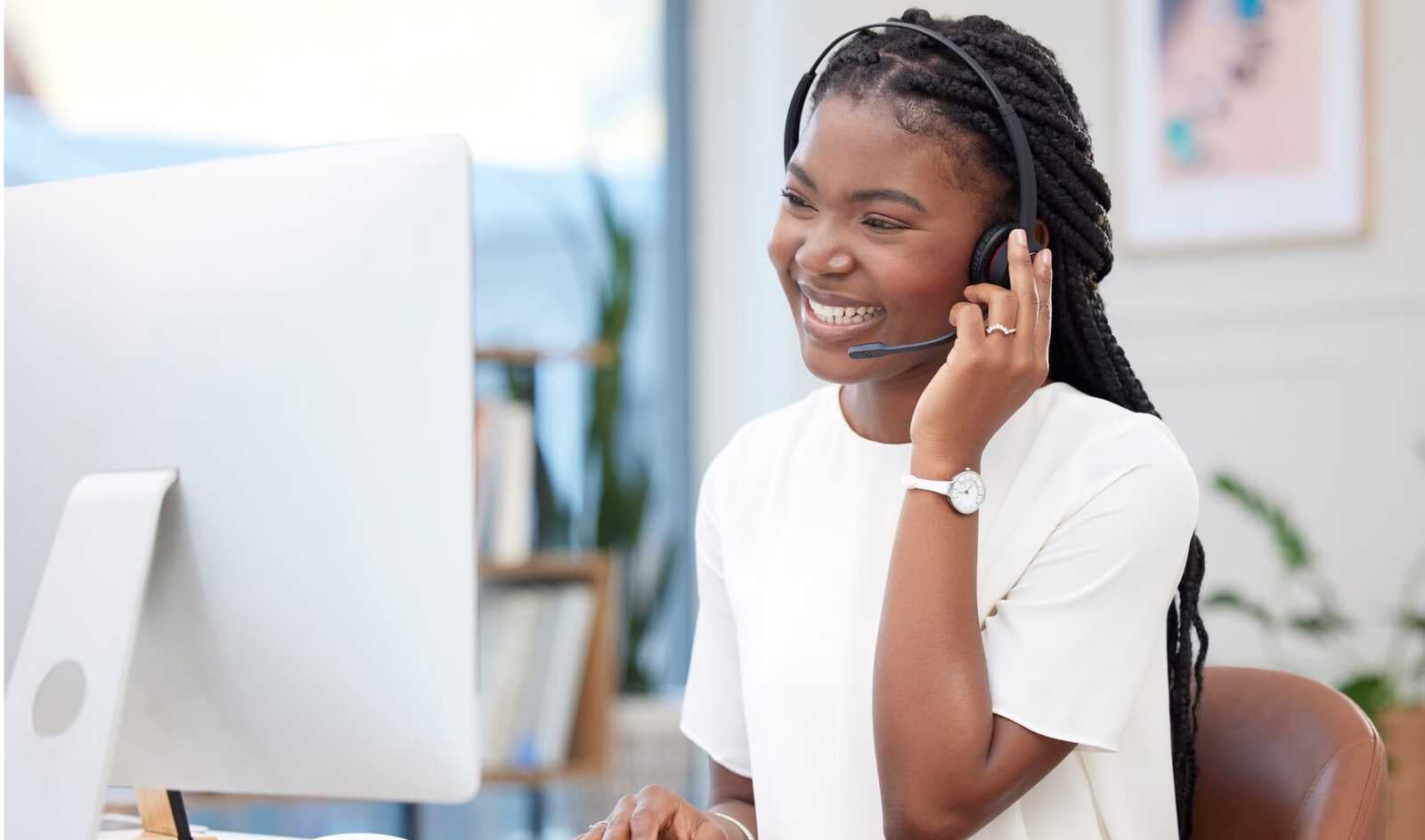 support woman with headphones working on a computer
